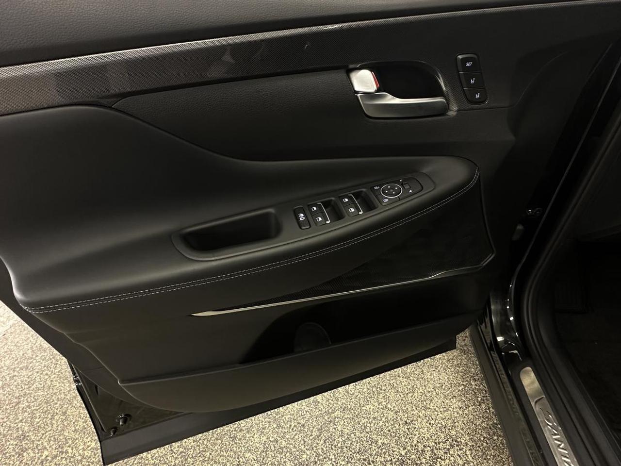 2023 Hyundai Santa Fe HEV Luxury LUXURY/HYBRID/AWD/LEATHER/PANOROOF/NAV/OFF 1 OWNER LEASE! Photo