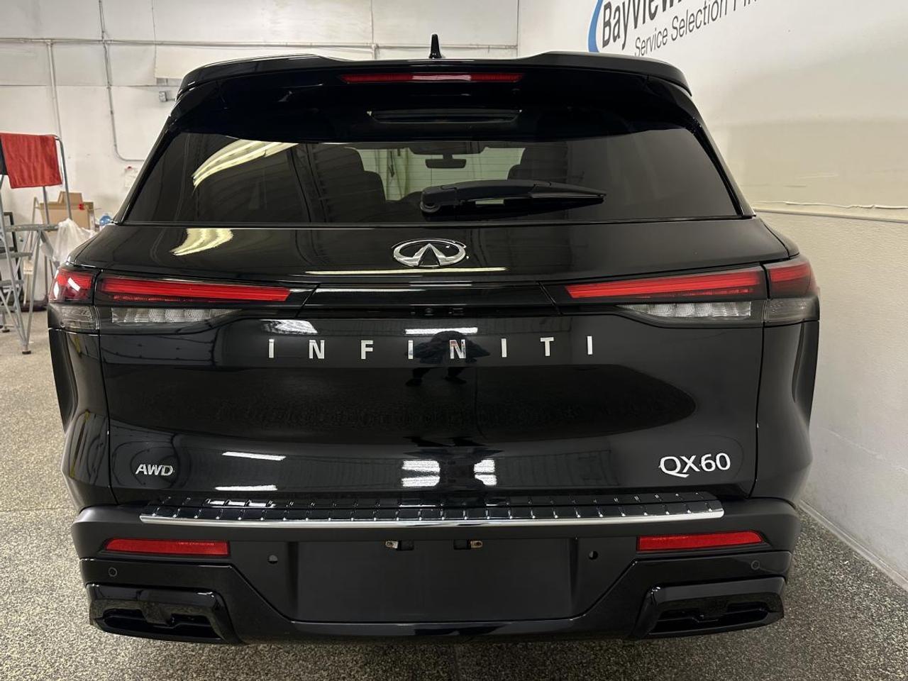 2024 Infiniti QX60 Pure PURE/AWD/7 PASS/LEATHER/PANOROOF/17KM/1 OWNER LEASE RETURN! Photo