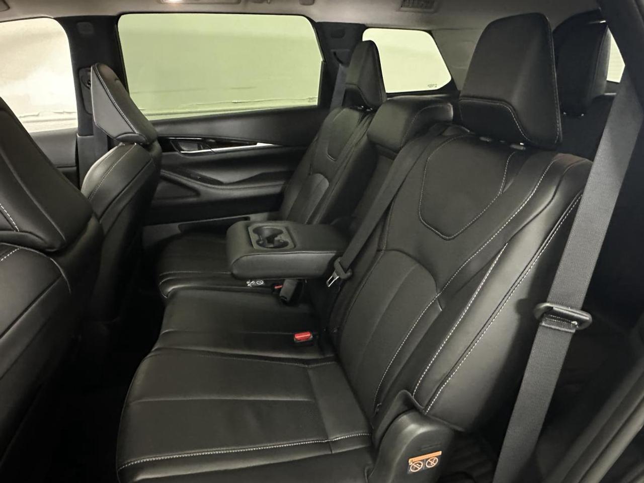 2024 Infiniti QX60 Pure PURE/AWD/7 PASS/LEATHER/PANOROOF/17KM/1 OWNER LEASE RETURN! Photo