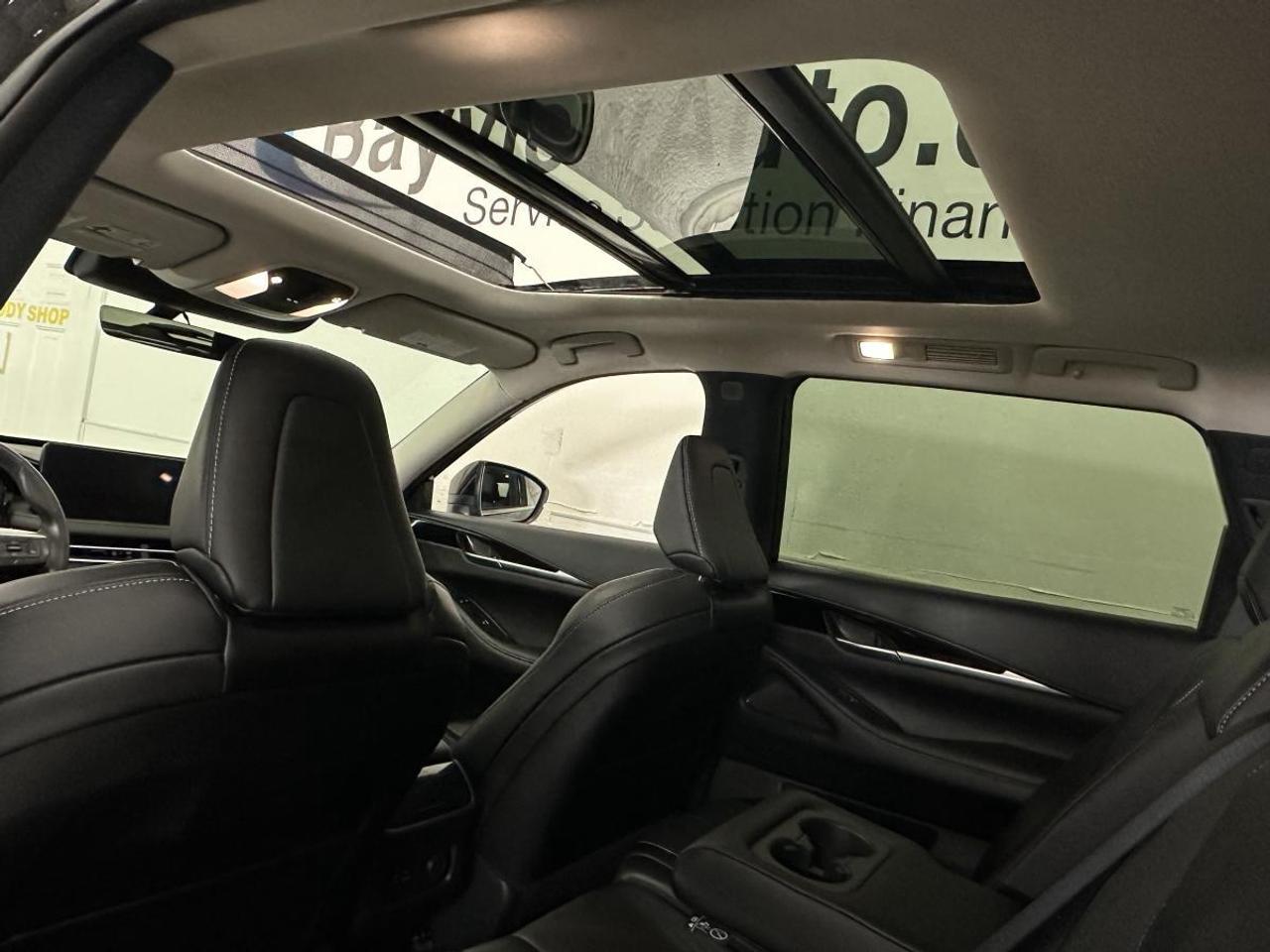 2024 Infiniti QX60 Pure PURE/AWD/7 PASS/LEATHER/PANOROOF/17KM/1 OWNER LEASE RETURN! Photo