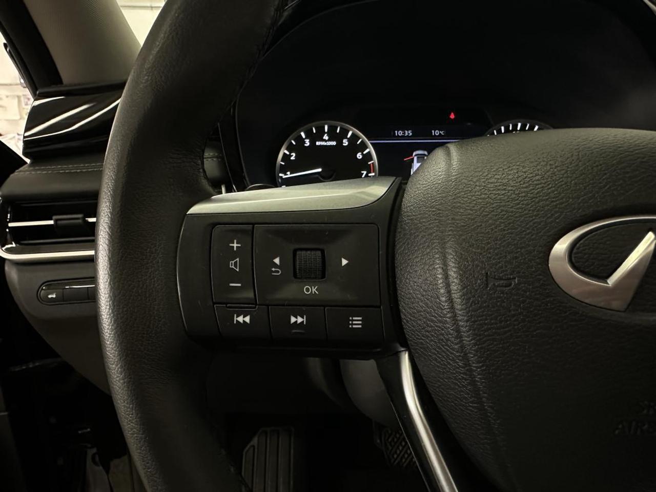 2024 Infiniti QX60 Pure PURE/AWD/7 PASS/LEATHER/PANOROOF/17KM/1 OWNER LEASE RETURN! Photo