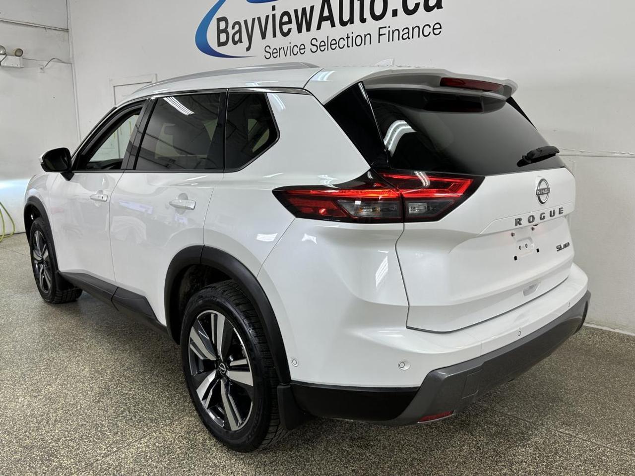 2024 Nissan Rogue SL/AWD/LEATHER/PANOROOF/NAVI/10KM/OFF 1 OWNER NISSAN LEASE! Photo