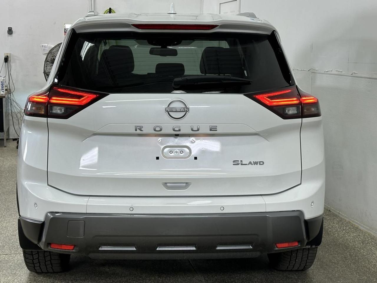 2024 Nissan Rogue SL/AWD/LEATHER/PANOROOF/NAVI/10KM/OFF 1 OWNER NISSAN LEASE! Photo