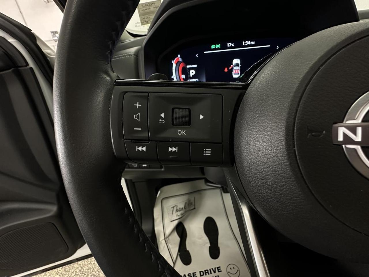 2024 Nissan Rogue SL/AWD/LEATHER/PANOROOF/NAVI/10KM/OFF 1 OWNER NISSAN LEASE! Photo