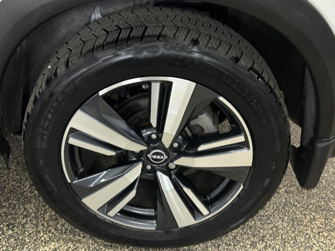 2024 Nissan Rogue SL/AWD/LEATHER/PANOROOF/NAVI/10KM/OFF 1 OWNER NISSAN LEASE! Photo