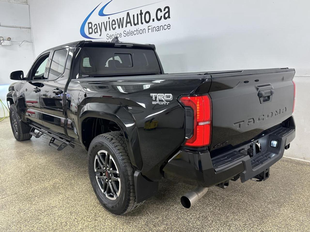 2025 Toyota Tacoma TRD SPORT/HARD TONNEAU/STEP BARS/22KM/OFF 1 OWNER LEASE! Photo