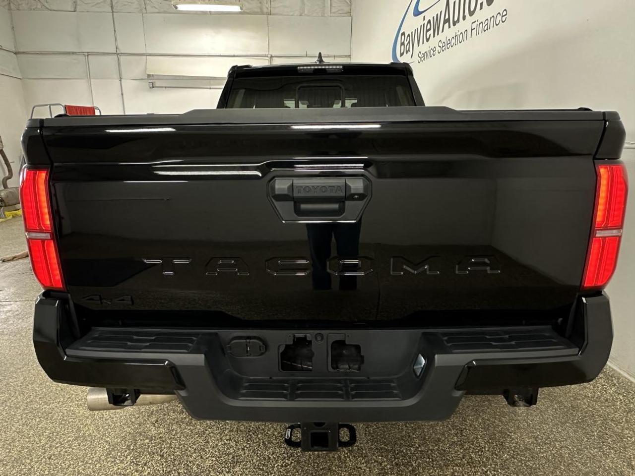 2025 Toyota Tacoma TRD SPORT/HARD TONNEAU/STEP BARS/22KM/OFF 1 OWNER LEASE! Photo