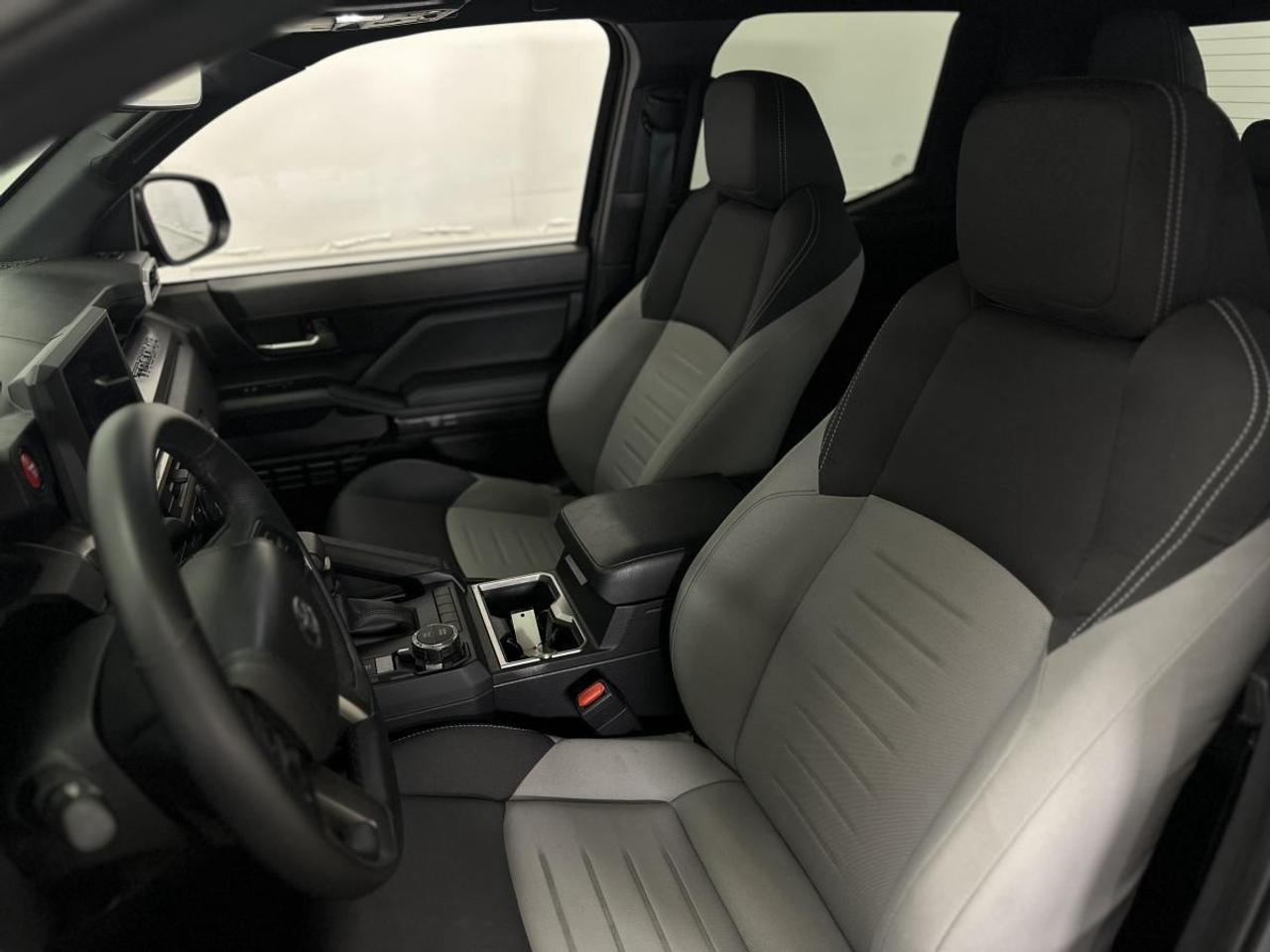 2025 Toyota Tacoma TRD SPORT/HARD TONNEAU/STEP BARS/22KM/OFF 1 OWNER LEASE! Photo