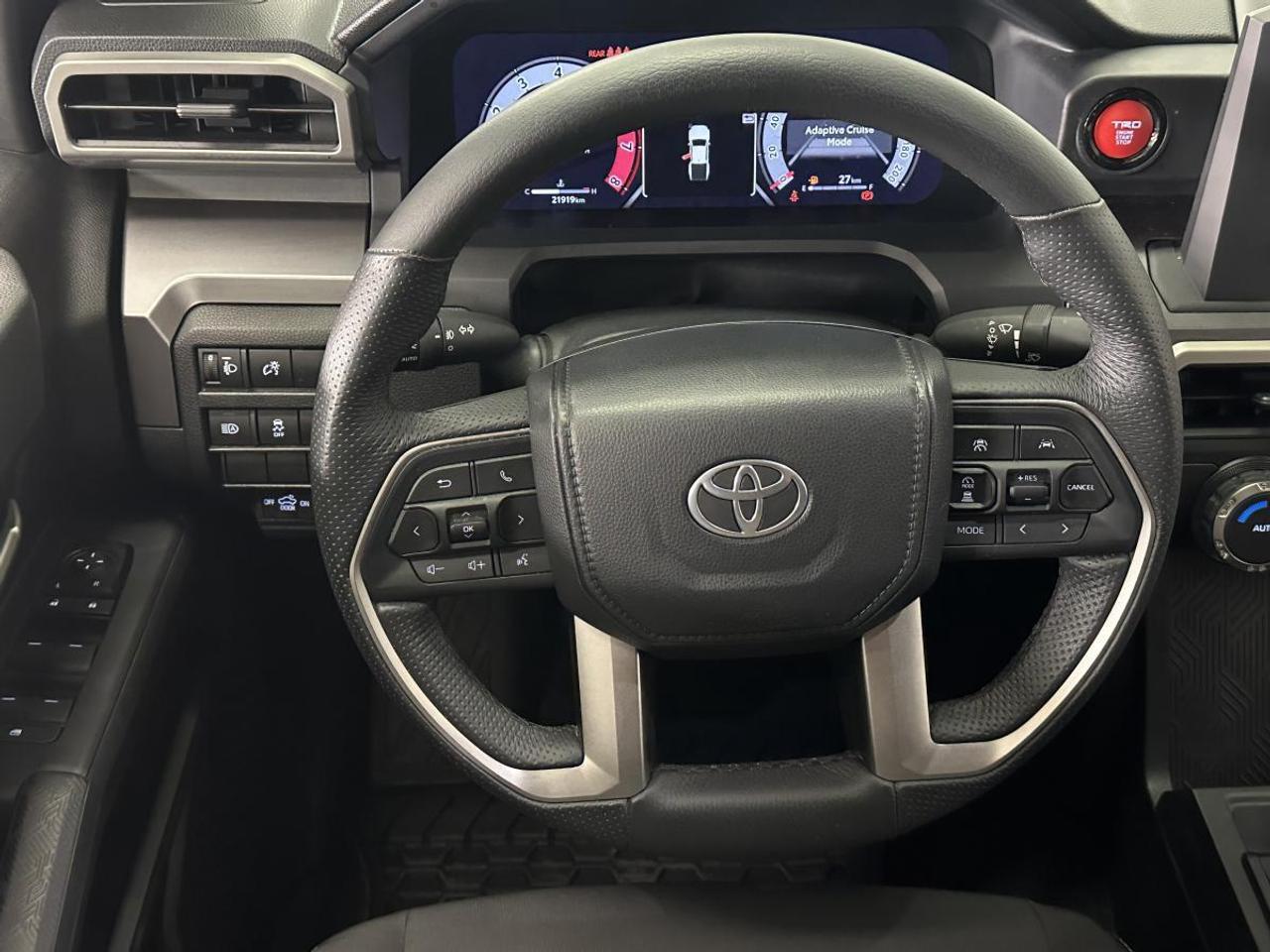 2025 Toyota Tacoma TRD SPORT/HARD TONNEAU/STEP BARS/22KM/OFF 1 OWNER LEASE! Photo