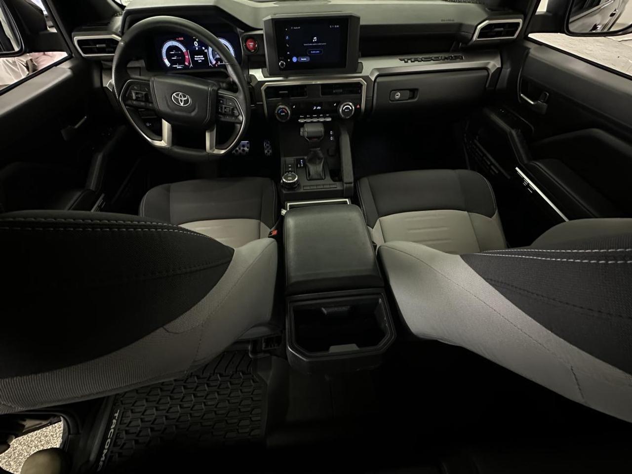2025 Toyota Tacoma TRD SPORT/HARD TONNEAU/STEP BARS/22KM/OFF 1 OWNER LEASE! Photo