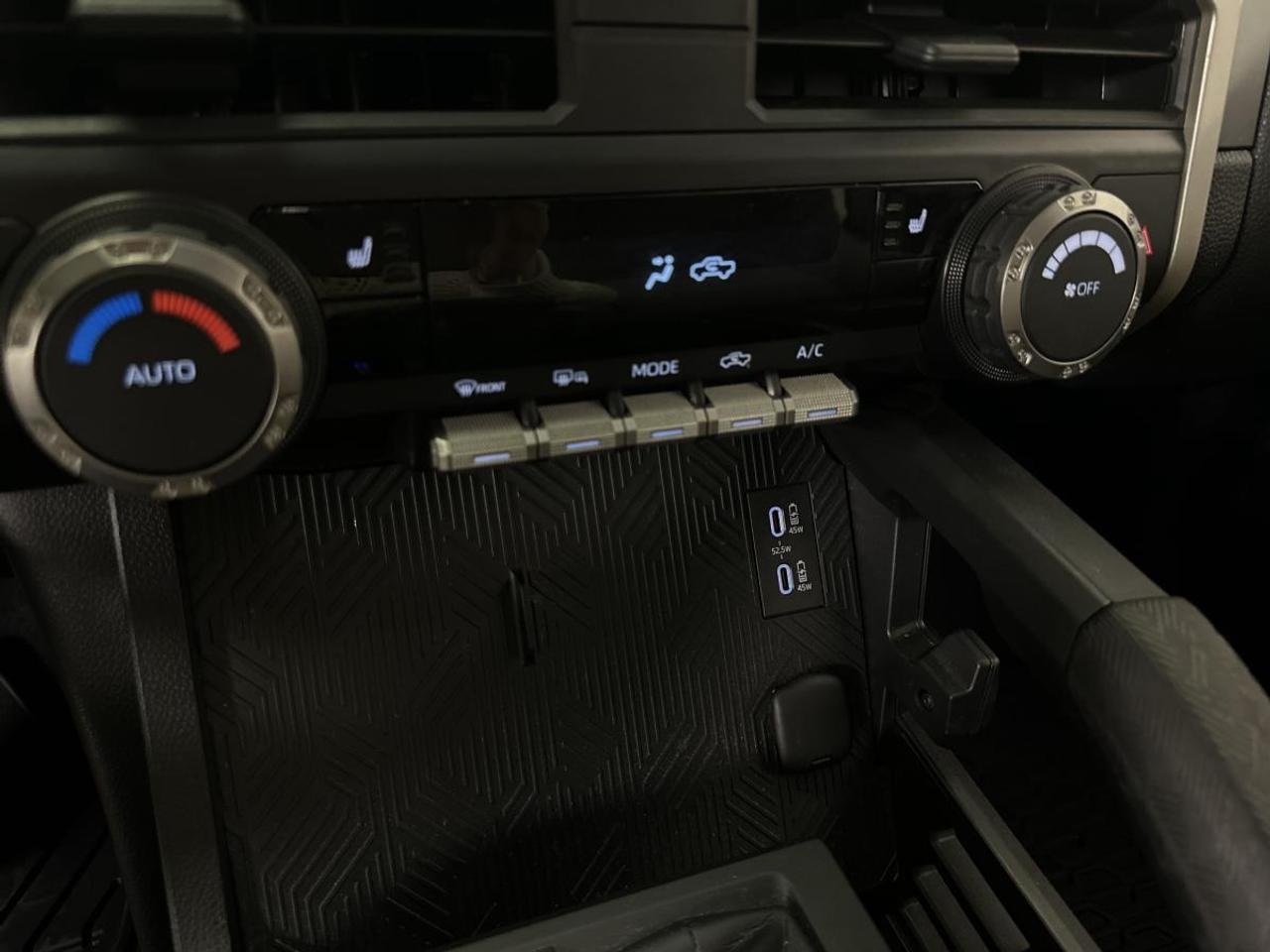 2025 Toyota Tacoma TRD SPORT/HARD TONNEAU/STEP BARS/22KM/OFF 1 OWNER LEASE! Photo