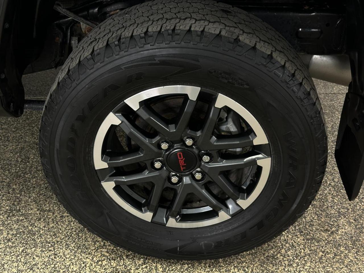 2025 Toyota Tacoma TRD SPORT/HARD TONNEAU/STEP BARS/22KM/OFF 1 OWNER LEASE! Photo