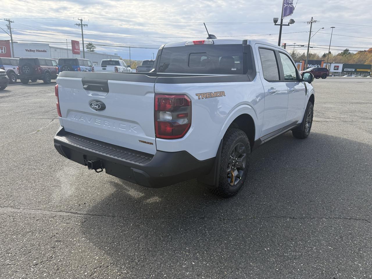 2026 Ford Maverick TREMOR AWD SuperCrew Photo2