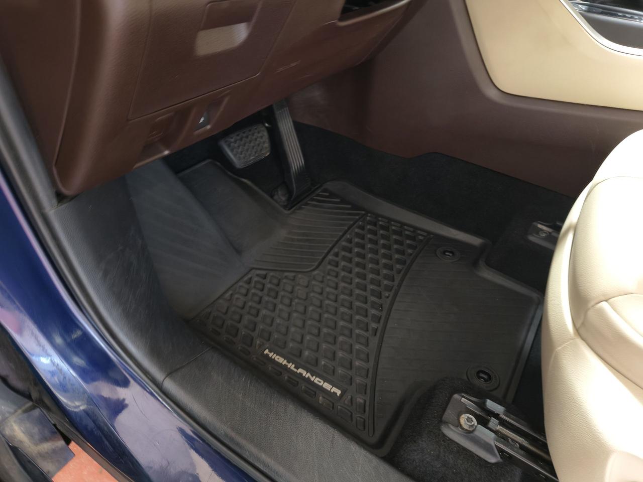 2022 Toyota Highlander XLE Photo0