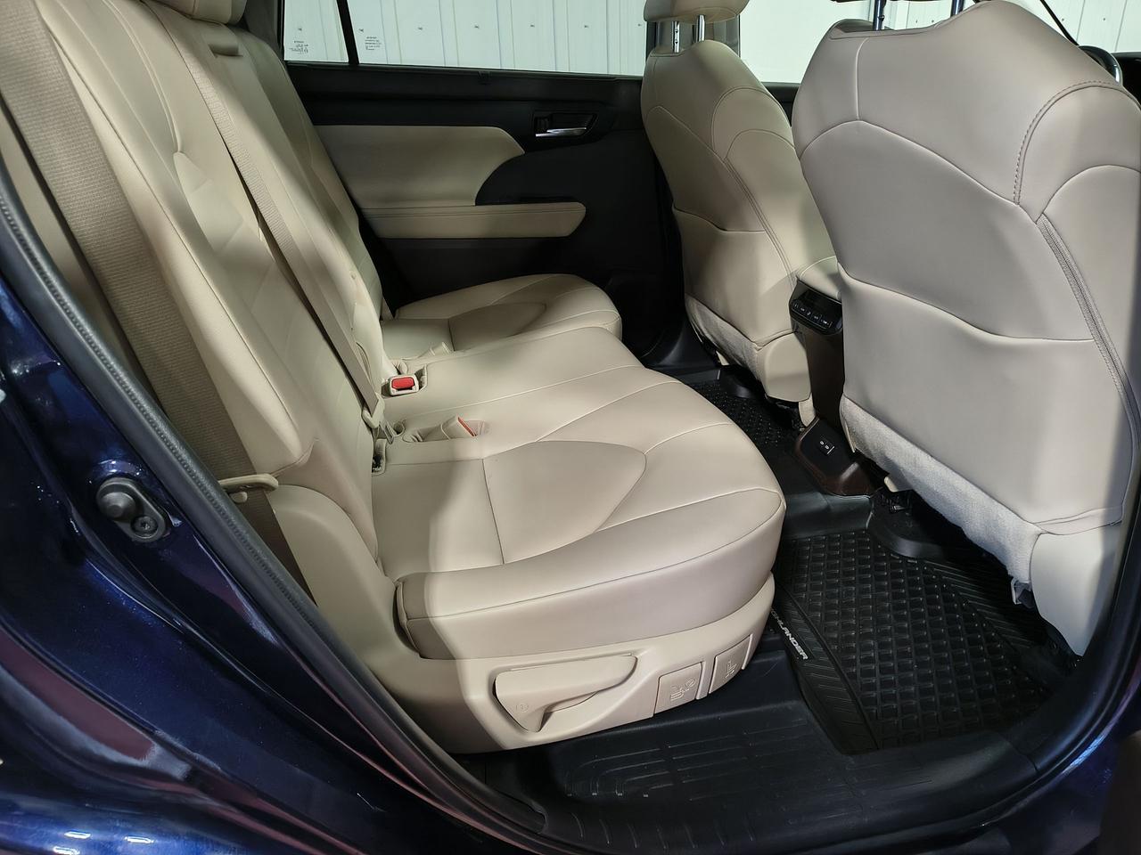 2022 Toyota Highlander XLE Photo0