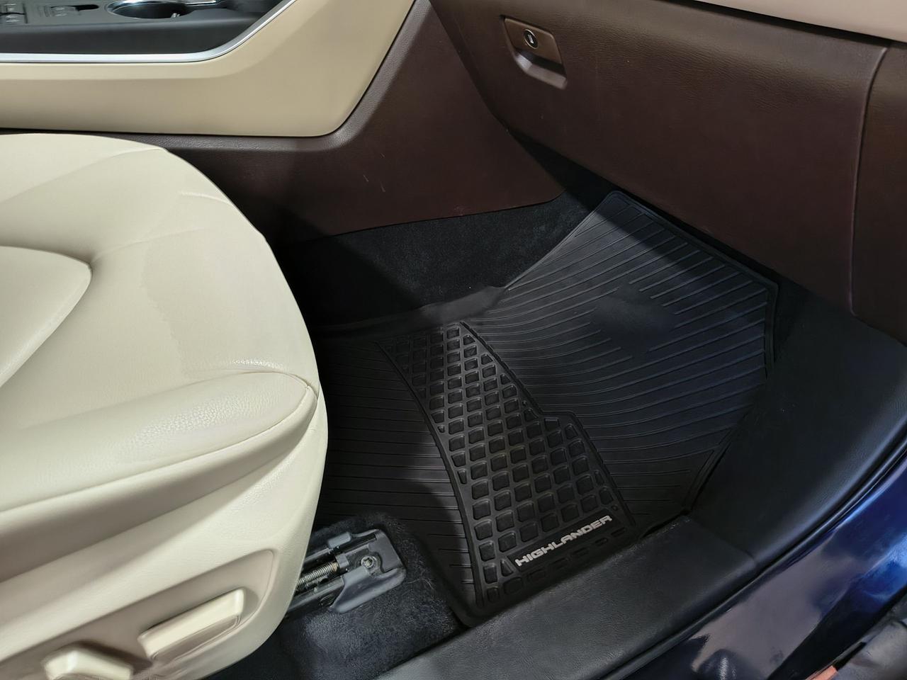 2022 Toyota Highlander XLE Photo0