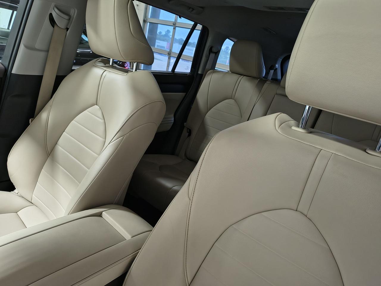 2022 Toyota Highlander XLE Photo0