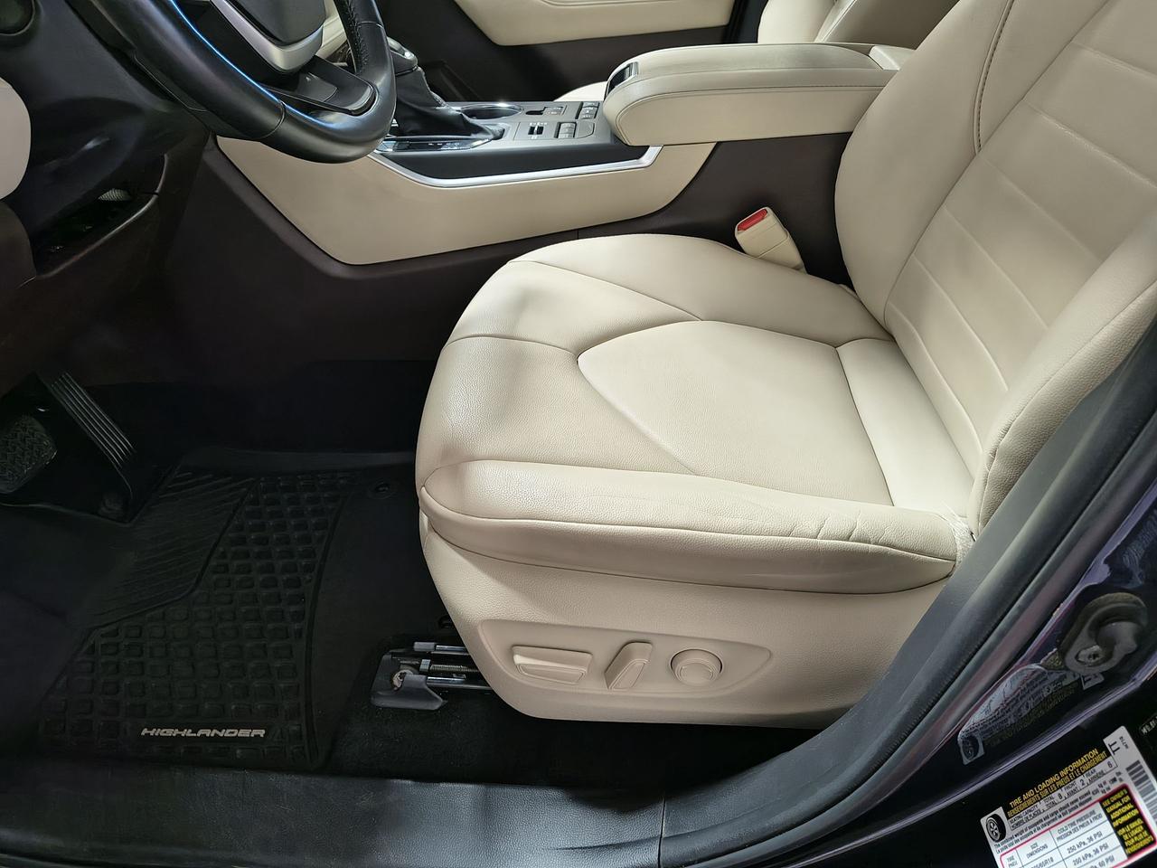 2022 Toyota Highlander XLE Photo0