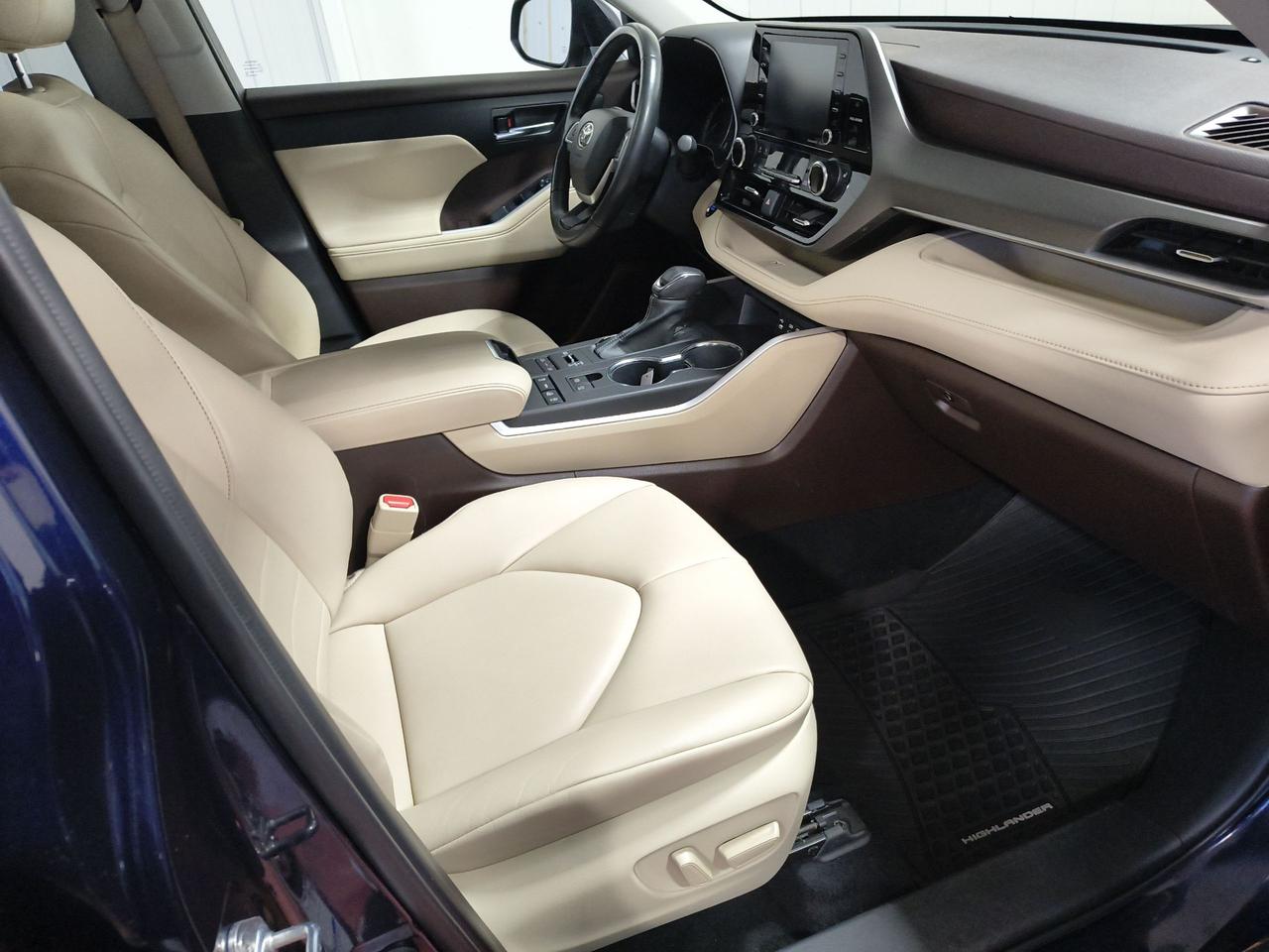 2022 Toyota Highlander XLE Photo