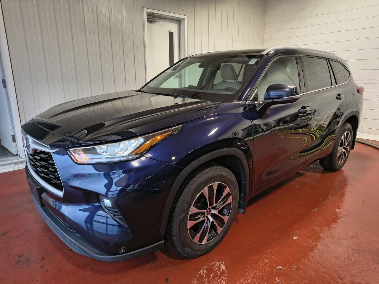 2022 Toyota Highlander XLE Photo0