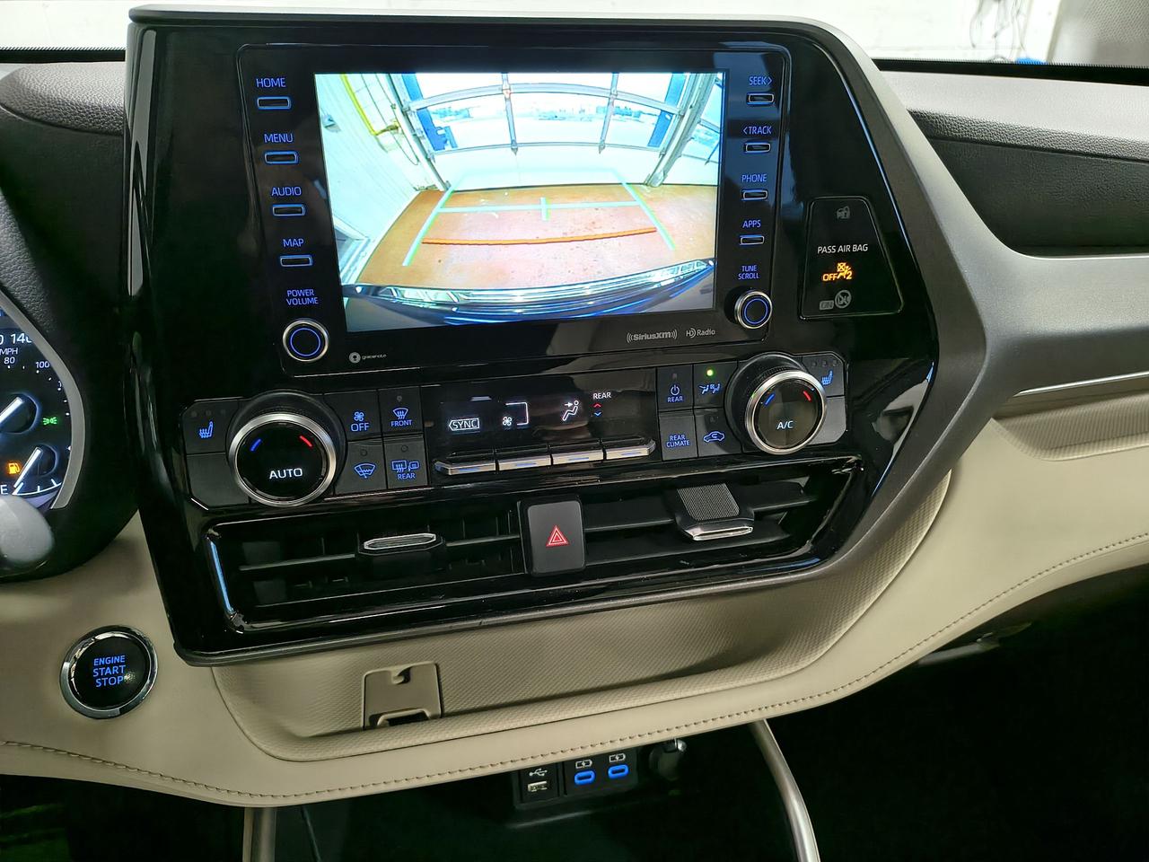 2022 Toyota Highlander XLE Photo0