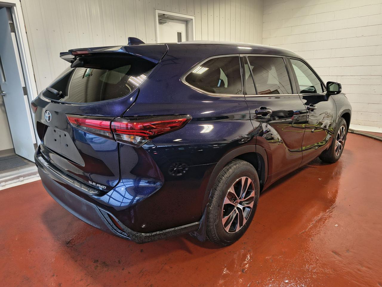 2022 Toyota Highlander XLE Photo0
