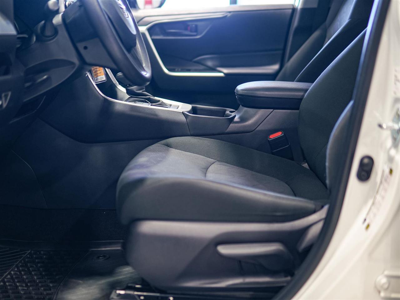2025 Toyota RAV4 LE | AWD | NO ACCIDENTS | APP CONNECT | BLIND SPOT Photo
