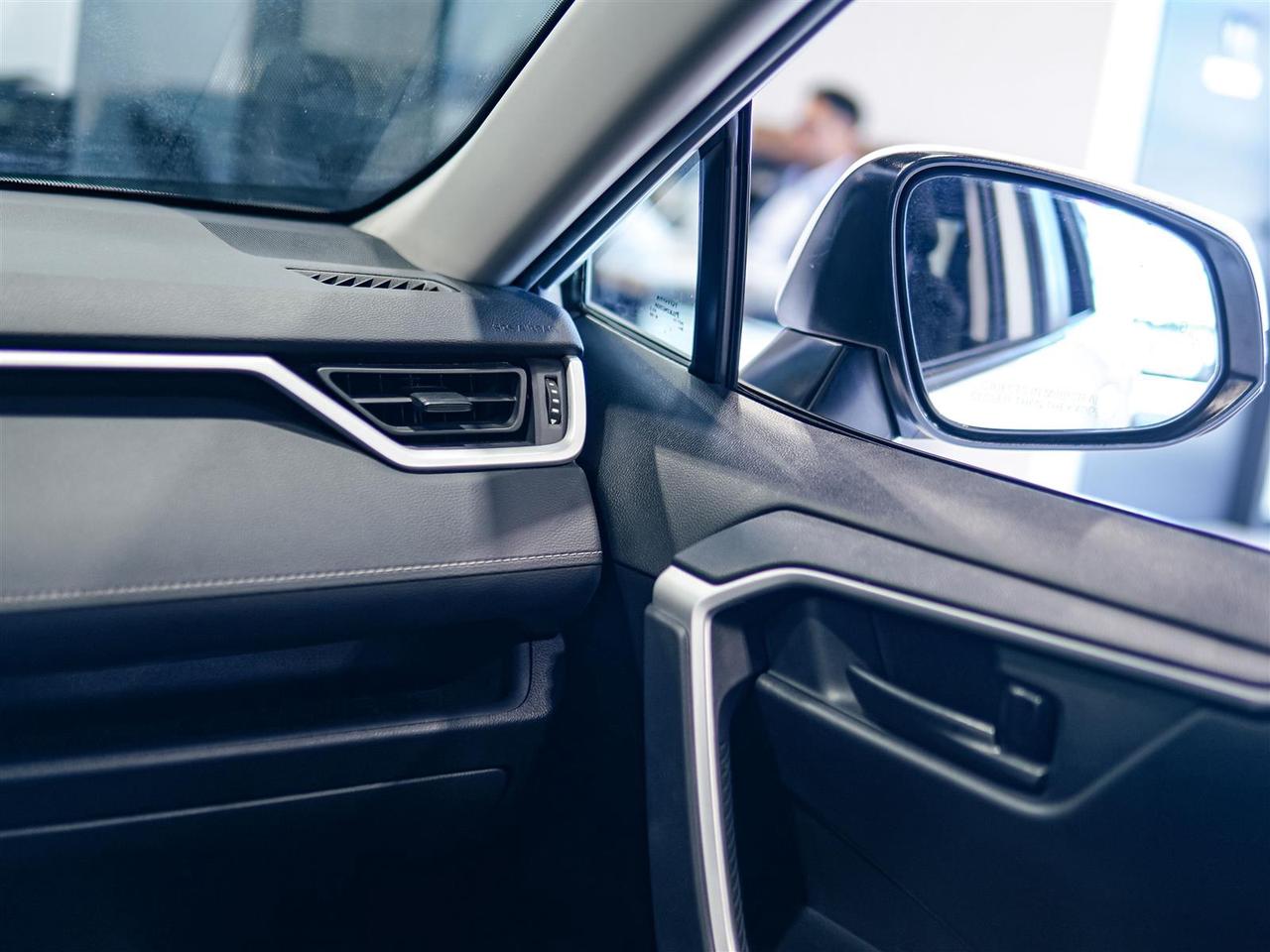 2025 Toyota RAV4 LE | AWD | NO ACCIDENTS | APP CONNECT | BLIND SPOT Photo