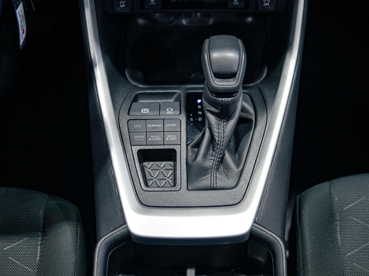 2025 Toyota RAV4 LE | AWD | NO ACCIDENTS | APP CONNECT | BLIND SPOT Photo