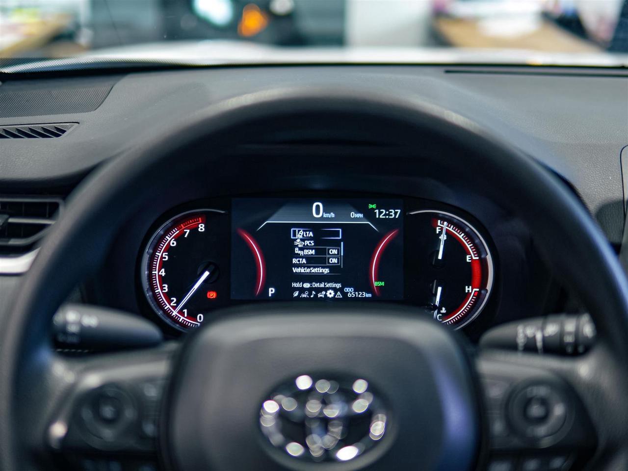 2025 Toyota RAV4 LE | AWD | NO ACCIDENTS | APP CONNECT | BLIND SPOT Photo