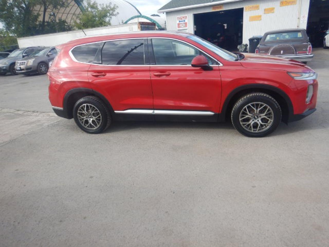 2019 Hyundai Santa Fe ESSENTIAL Photo3