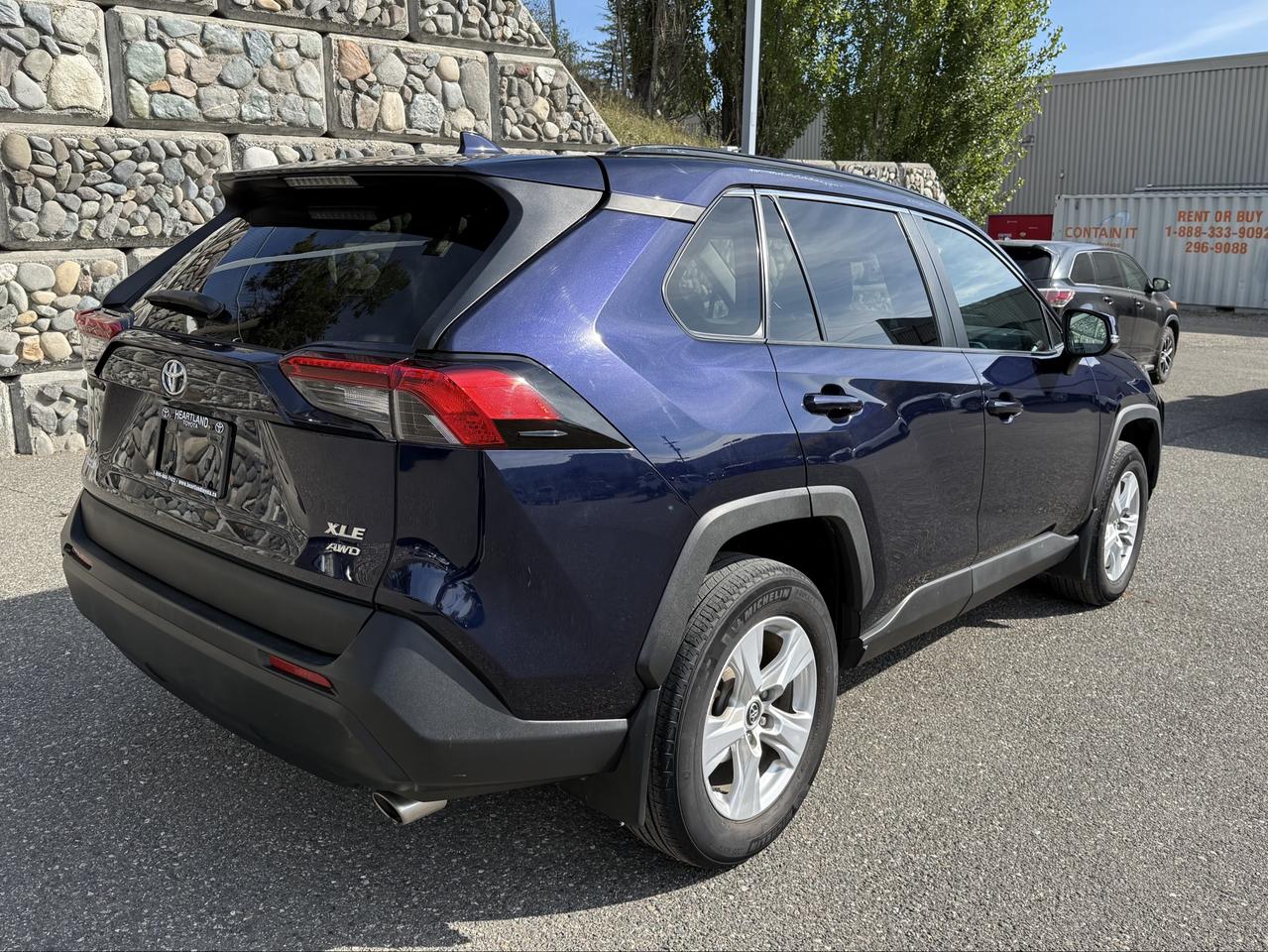 2019 Toyota RAV4 XLE Photo