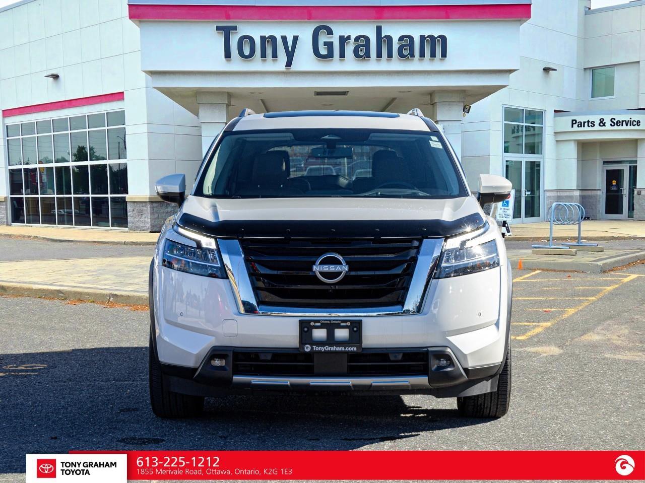 2024 Nissan Pathfinder Platinum Photo1