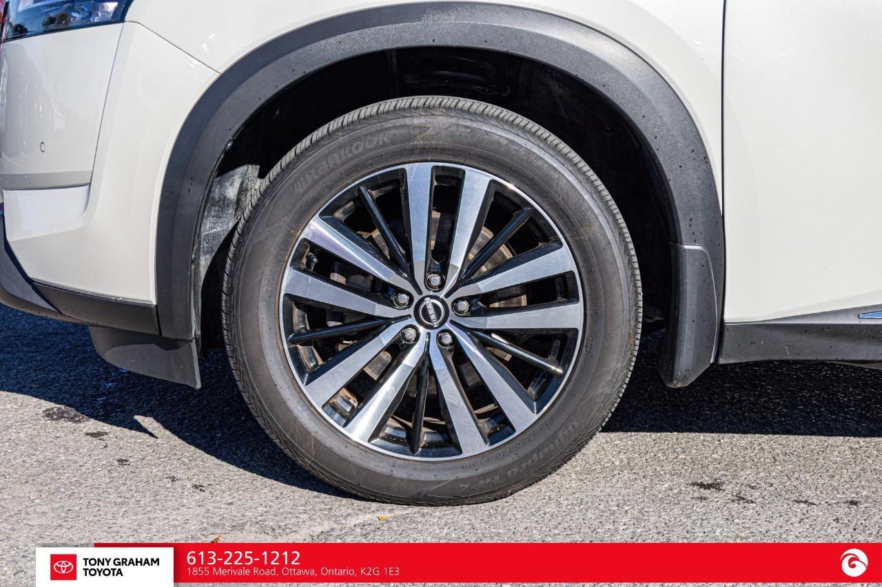 2024 Nissan Pathfinder Platinum Photo
