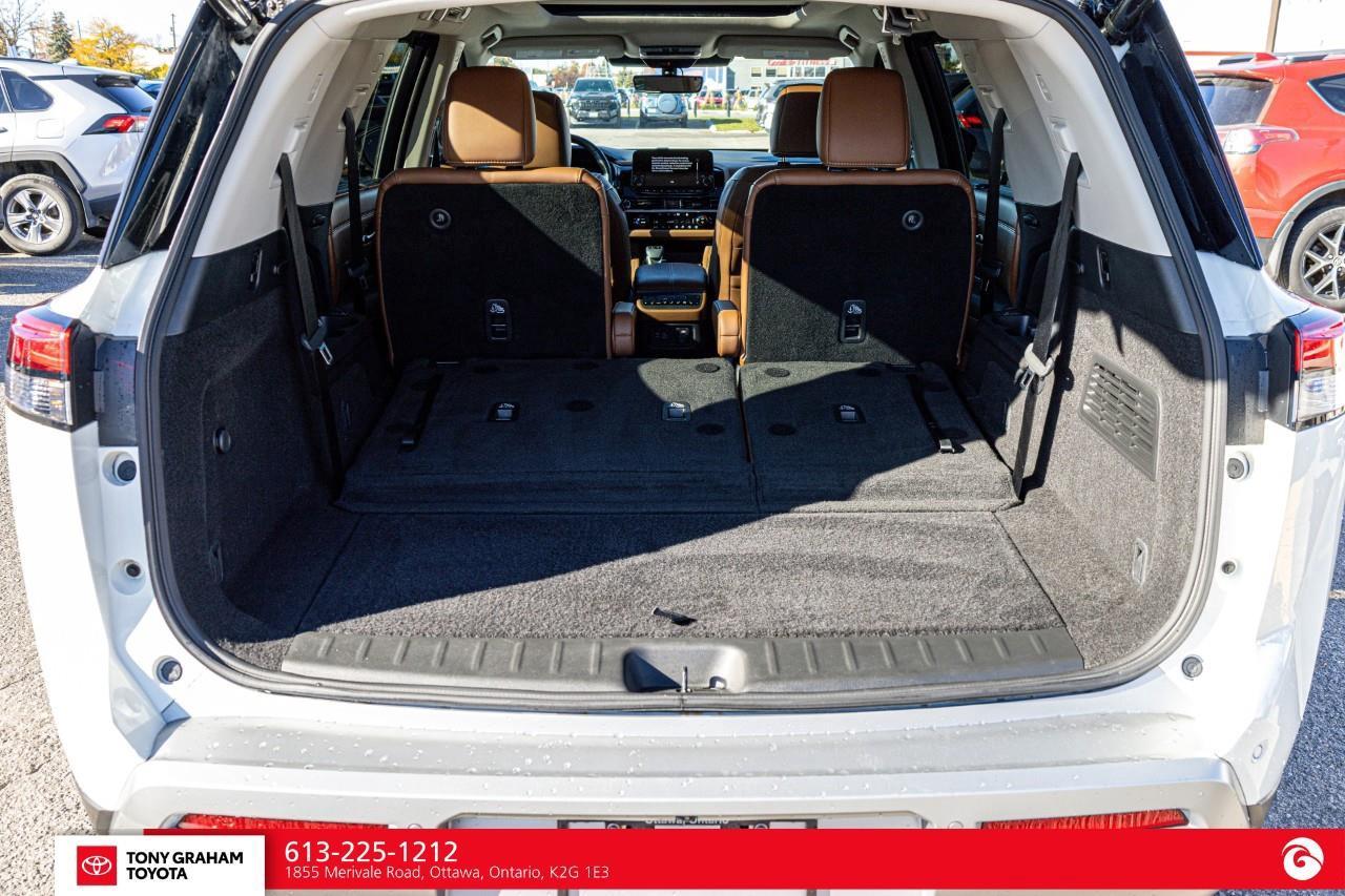 2024 Nissan Pathfinder Platinum Photo