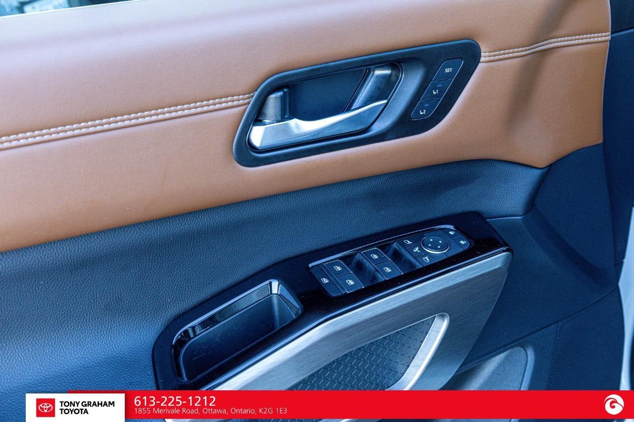 2024 Nissan Pathfinder Platinum Photo