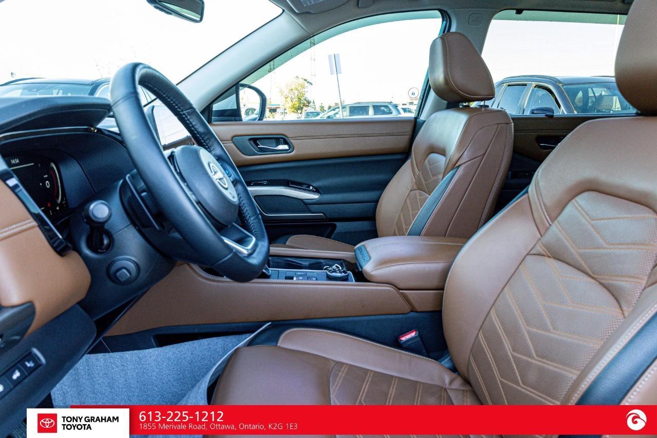 2024 Nissan Pathfinder Platinum Photo
