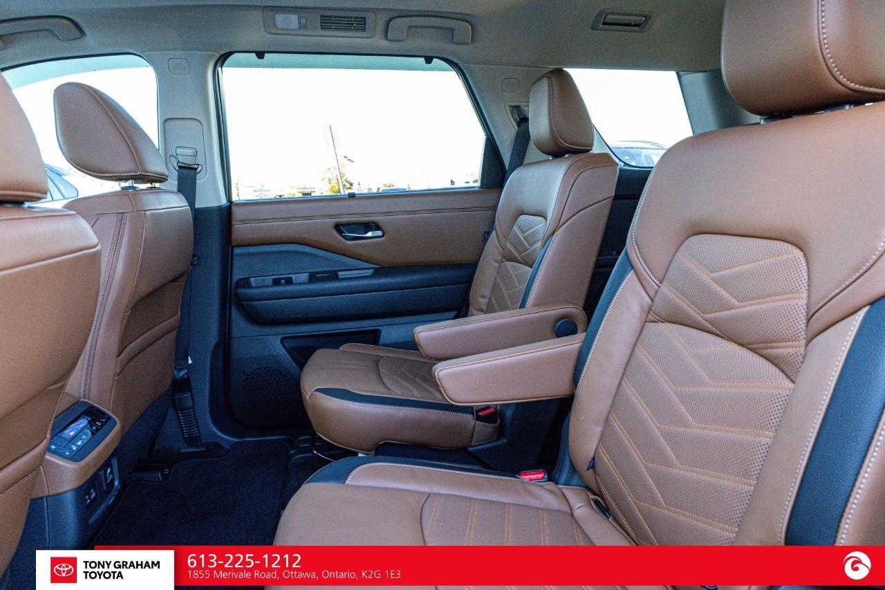 2024 Nissan Pathfinder Platinum Photo