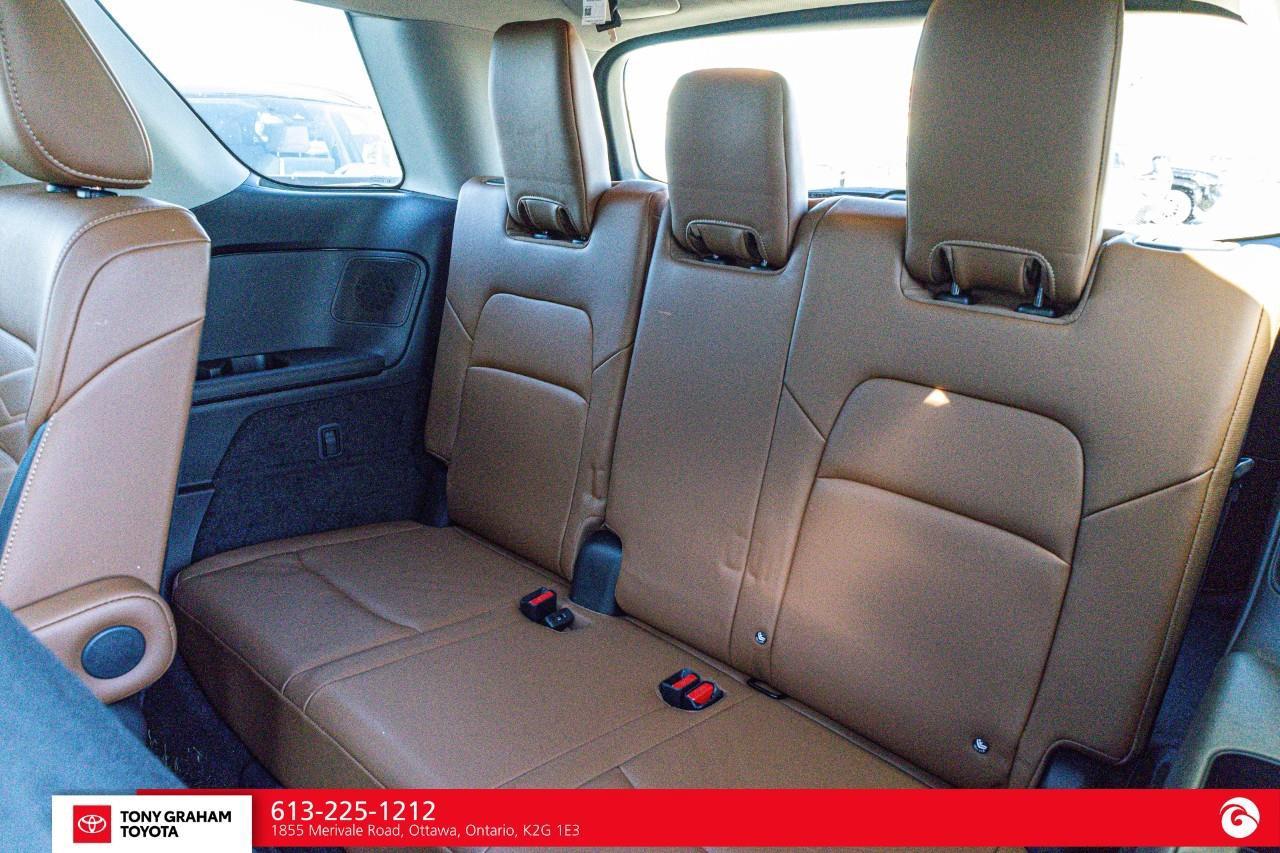 2024 Nissan Pathfinder Platinum Photo