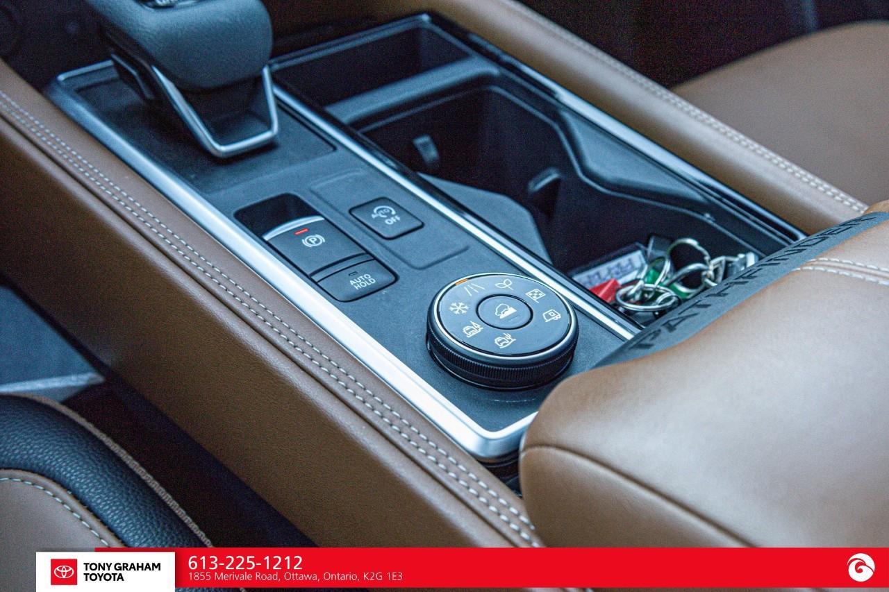 2024 Nissan Pathfinder Platinum Photo