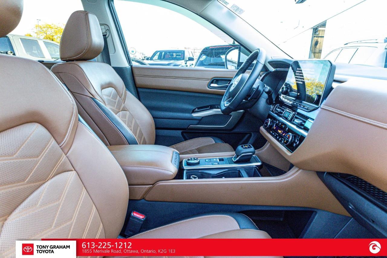 2024 Nissan Pathfinder Platinum Photo