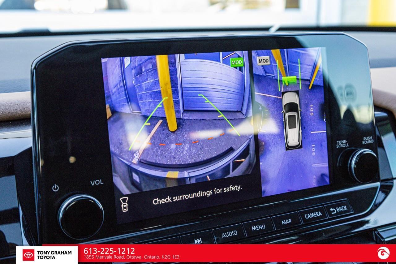 2024 Nissan Pathfinder Platinum Photo