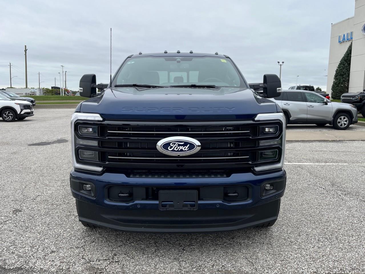 2027 Ford F-250 Platinum Photo