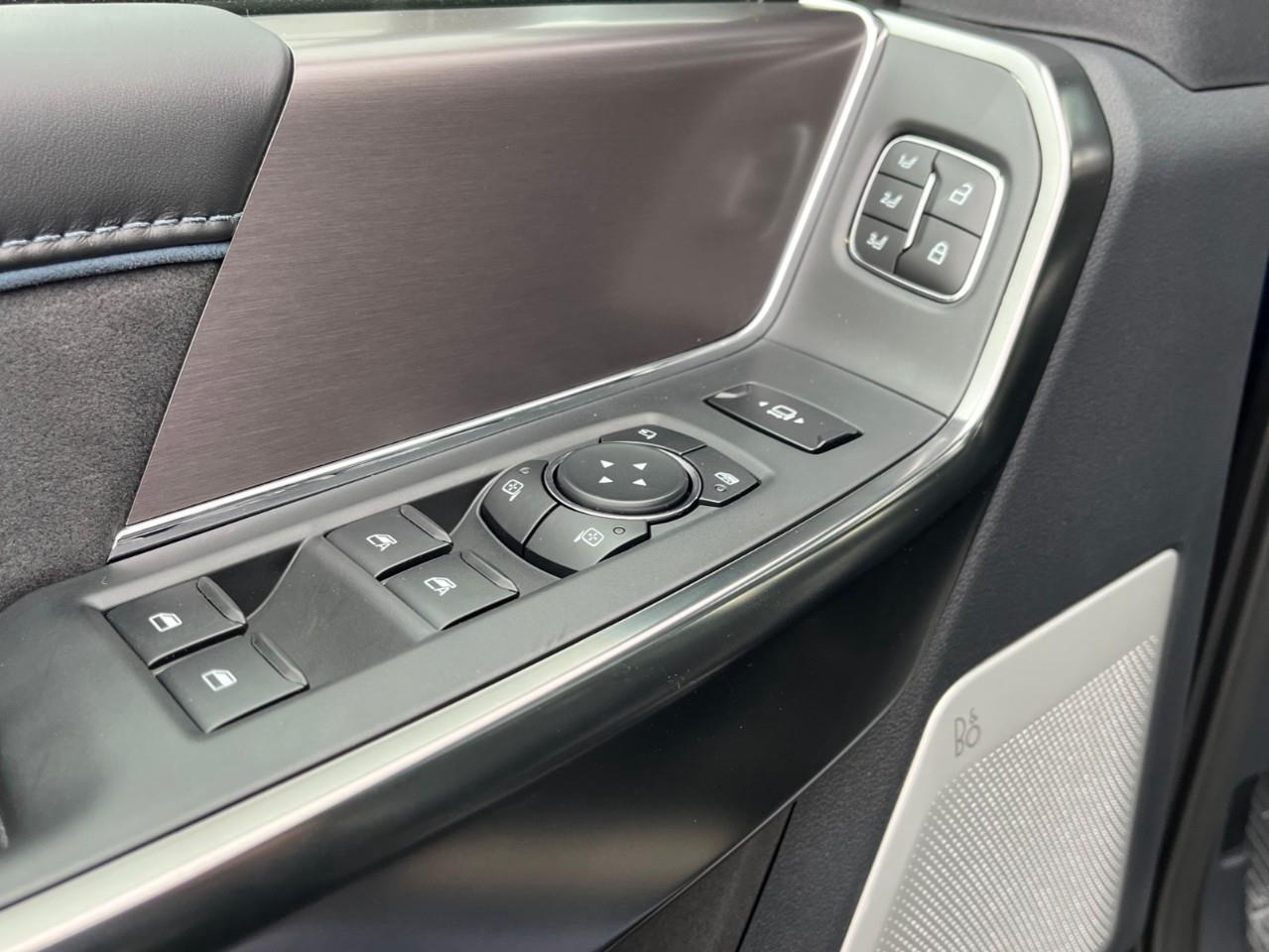 2027 Ford F-250 Platinum Photo