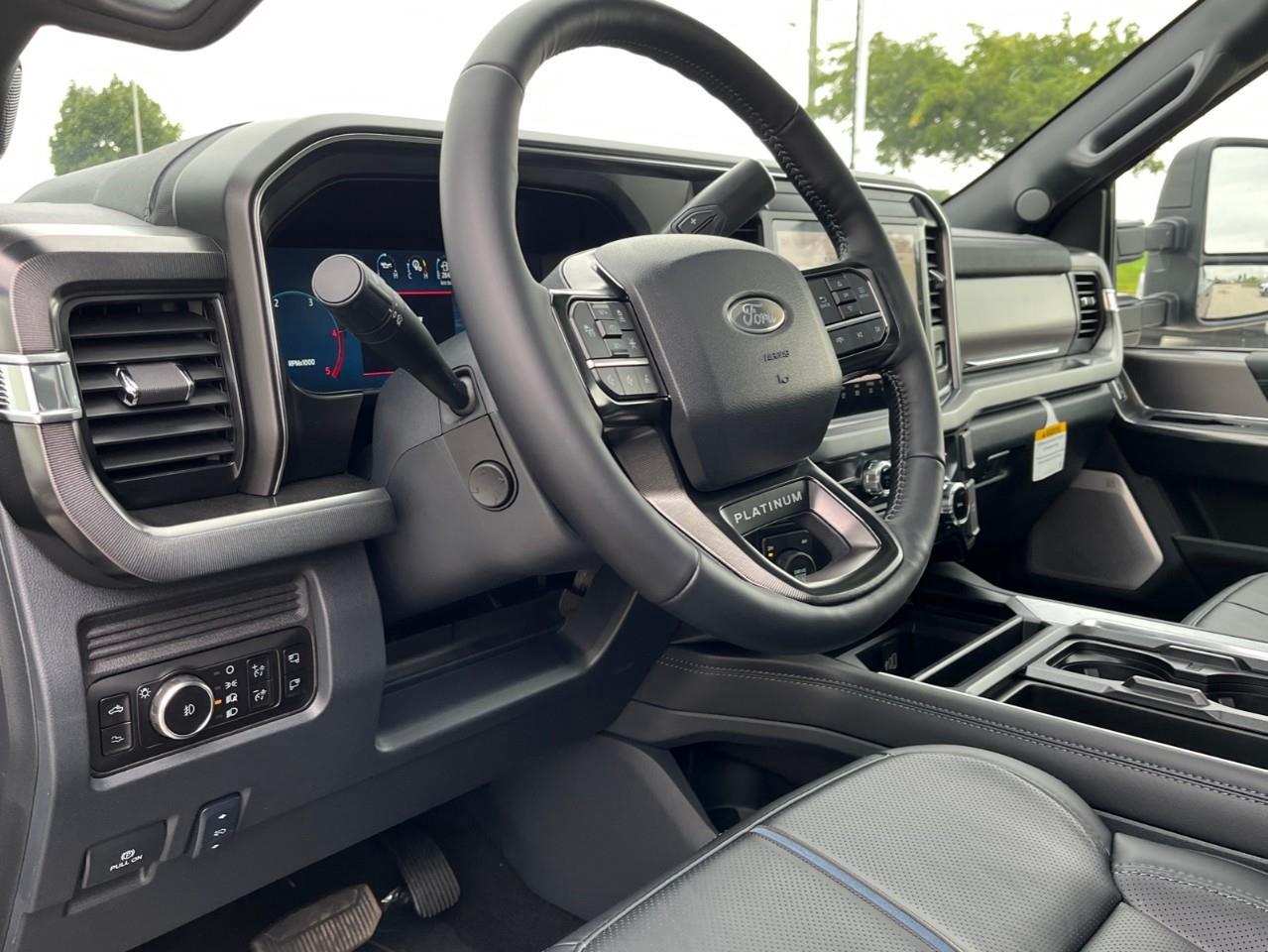 2027 Ford F-250 Platinum Photo