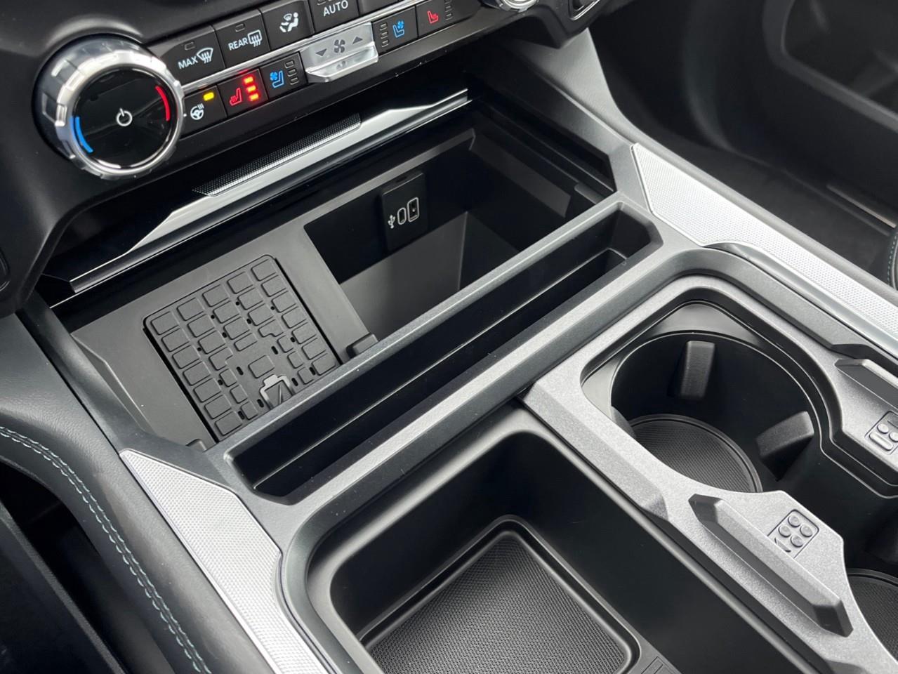 2027 Ford F-250 Platinum Photo