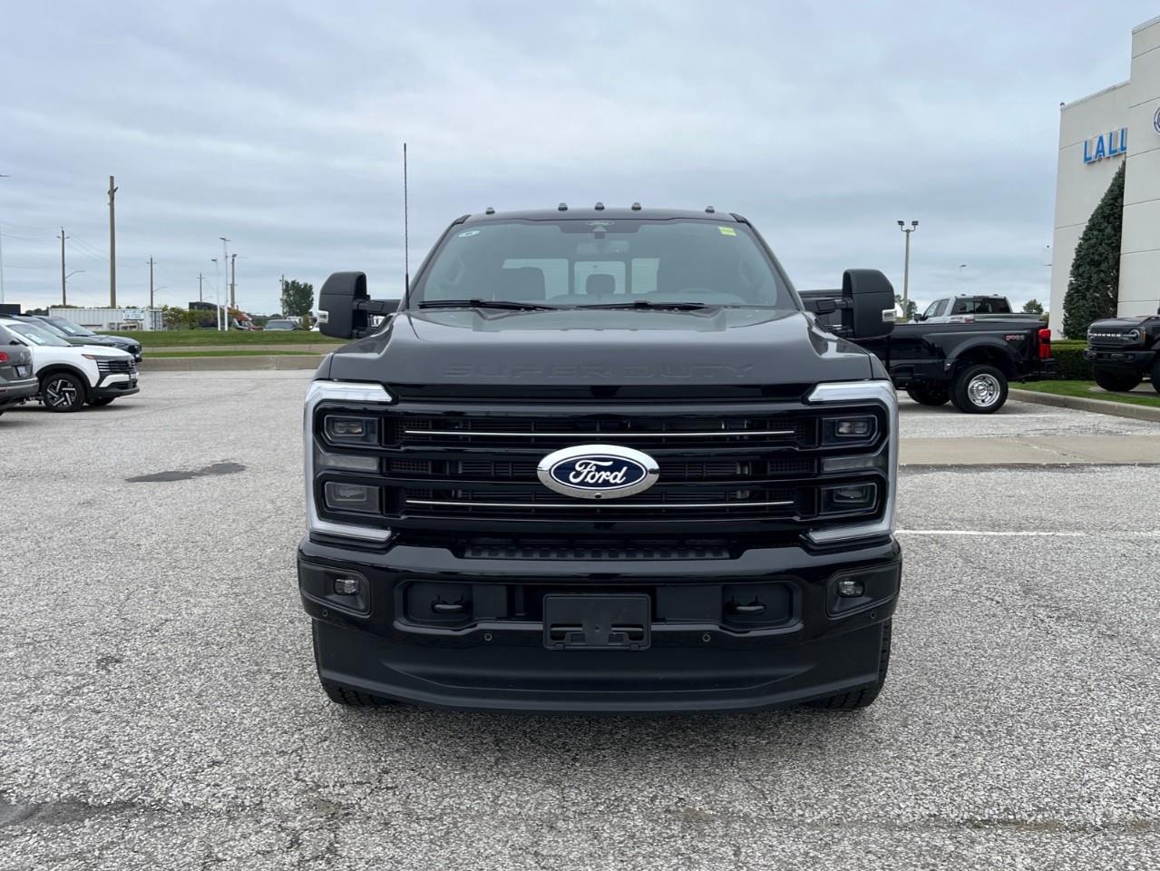 2027 Ford F-250 Platinum Photo