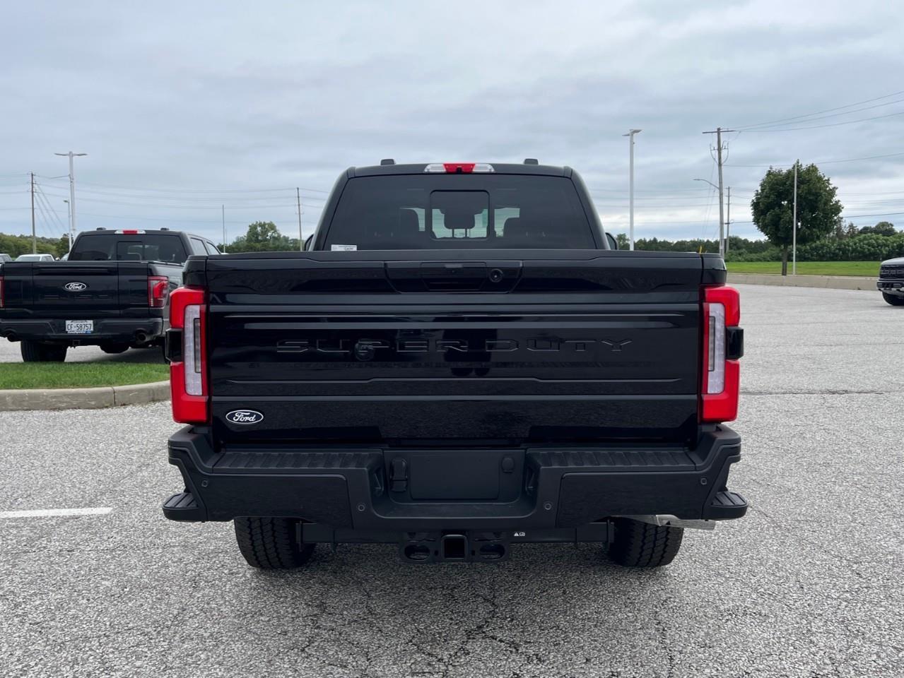 2027 Ford F-250 Platinum Photo