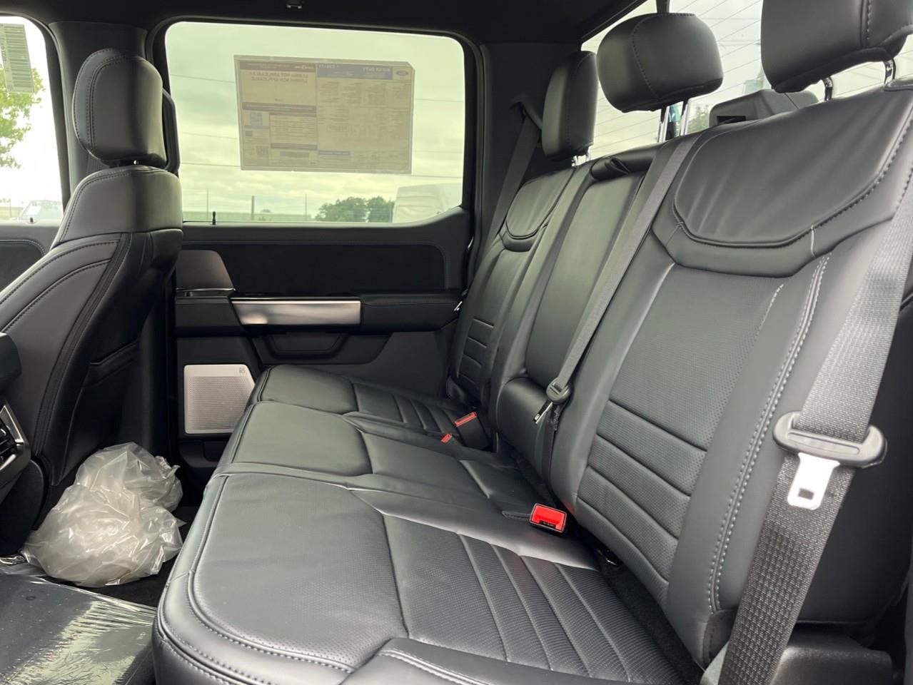 2027 Ford F-250 Platinum Photo