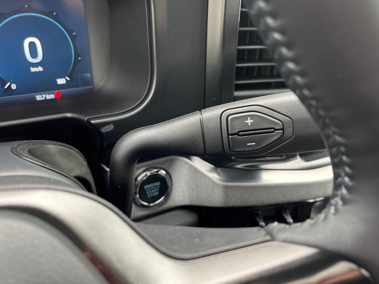 2027 Ford F-250 Platinum Photo